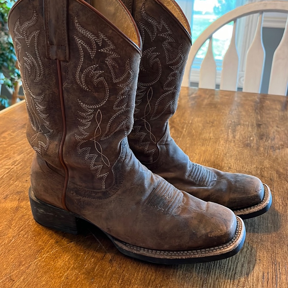 Women’s cowgirl boots